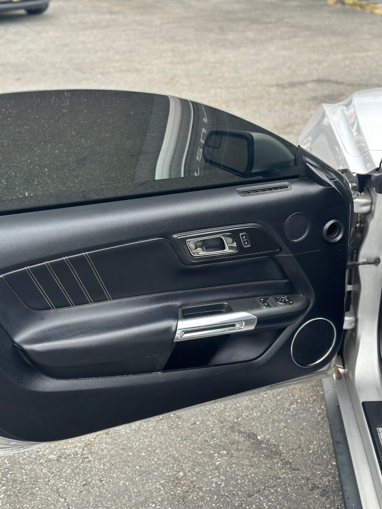 Photo 10 of this FORD MUSTANG