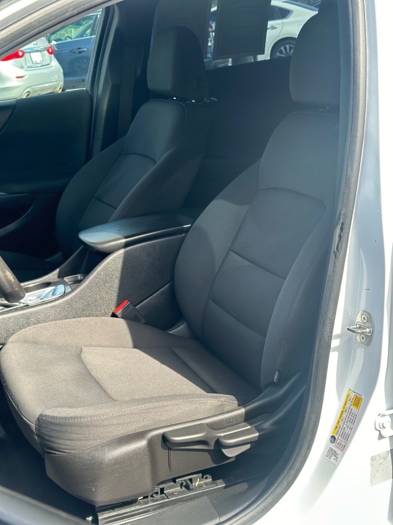 Photo 8 of this CHEVROLET MALIBU