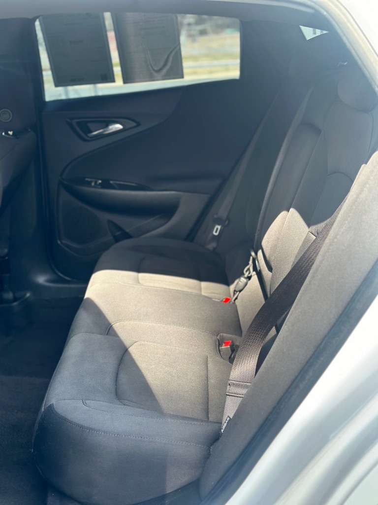 Photo 19 of this CHEVROLET MALIBU
