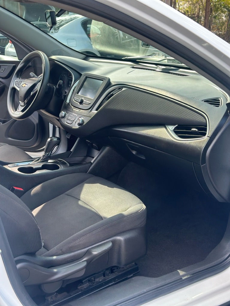 Photo 17 of this CHEVROLET MALIBU