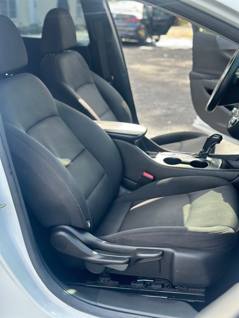 Photo 18 of this CHEVROLET MALIBU