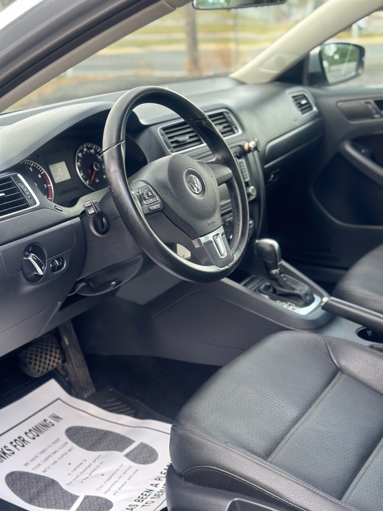 Photo 9 of this VOLKSWAGEN JETTA