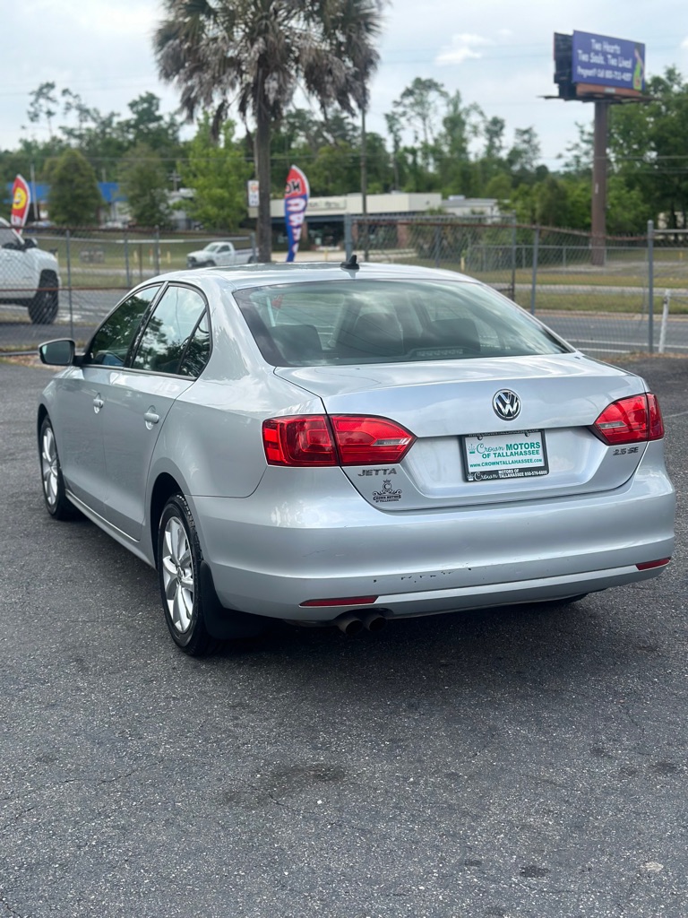 Photo 5 of this VOLKSWAGEN JETTA