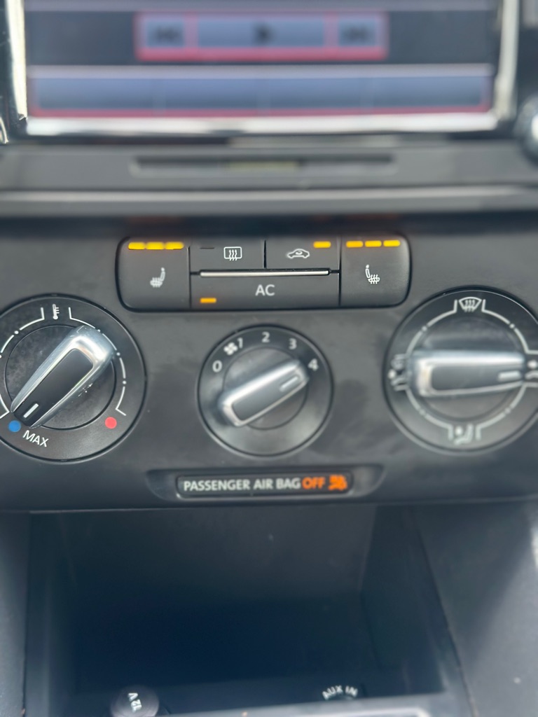 Photo 16 of this VOLKSWAGEN JETTA