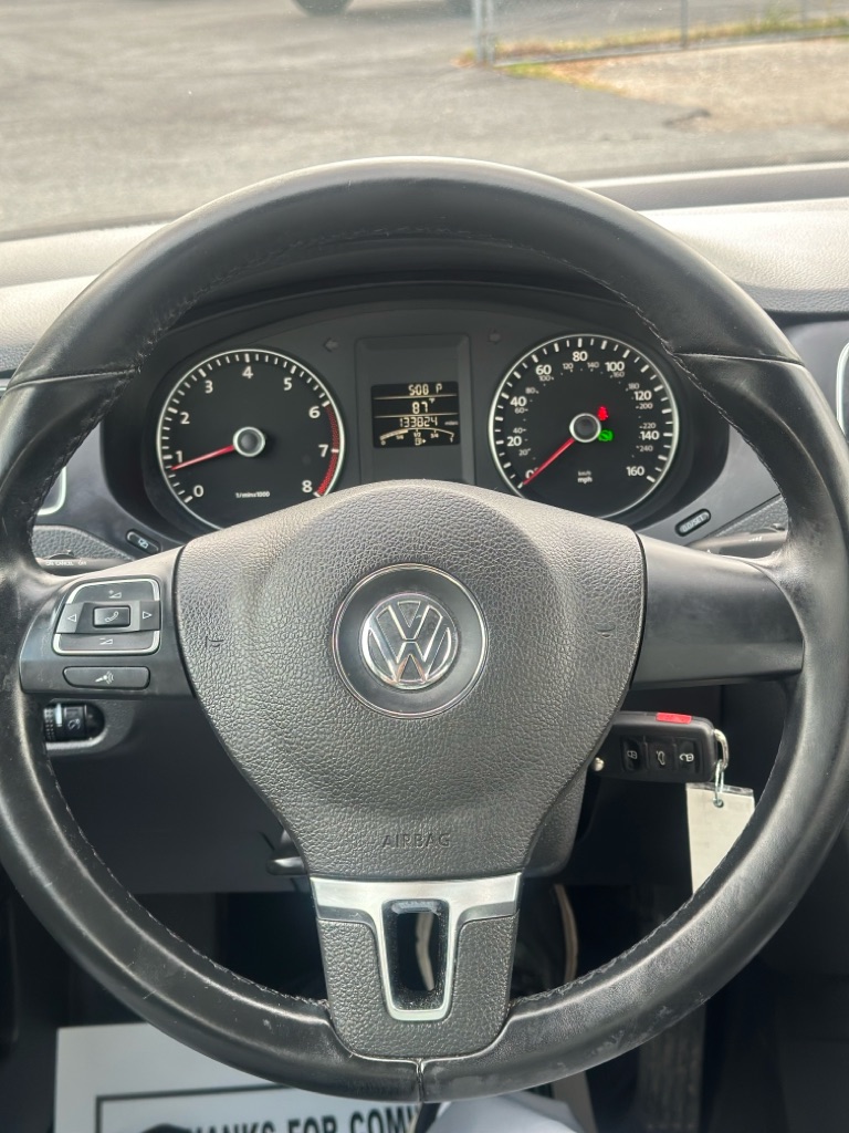 Photo 12 of this VOLKSWAGEN JETTA