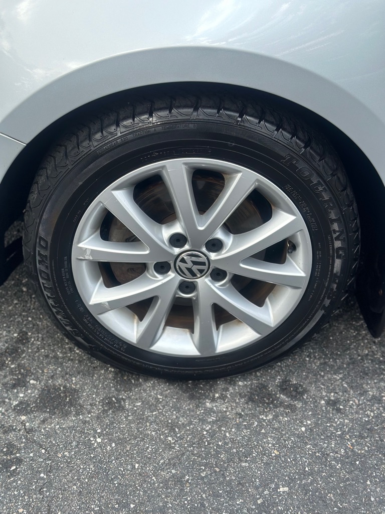 Photo 8 of this VOLKSWAGEN JETTA