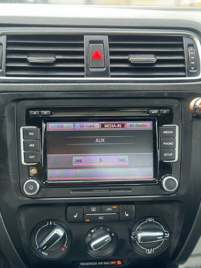 Photo 15 of this VOLKSWAGEN JETTA