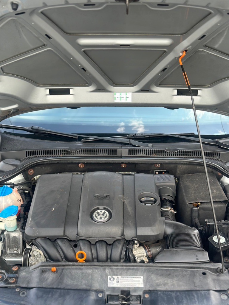 Photo 24 of this VOLKSWAGEN JETTA