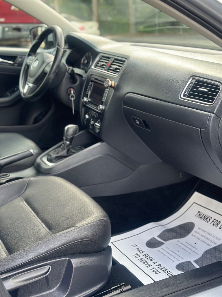 Photo 19 of this VOLKSWAGEN JETTA