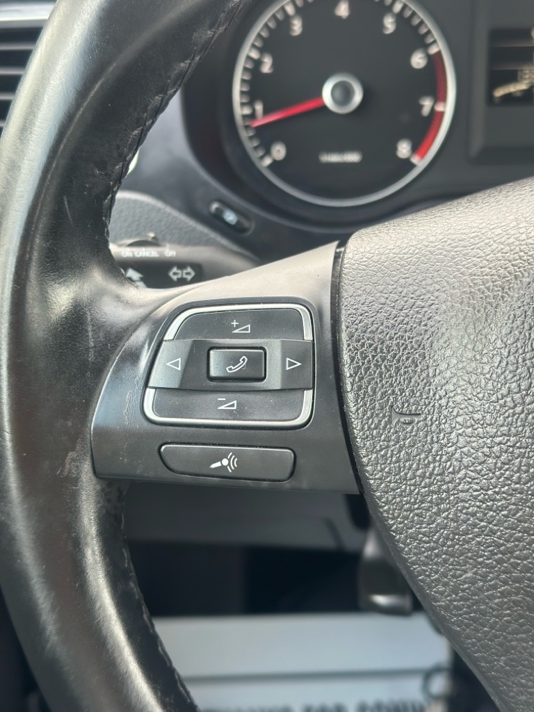 Photo 13 of this VOLKSWAGEN JETTA