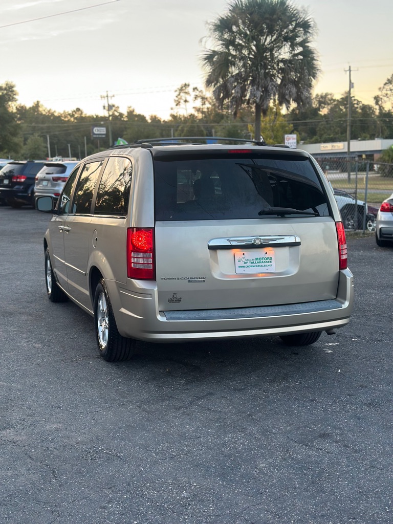 Photo 4 of this CHRYSLER TOWN & COUNTRY