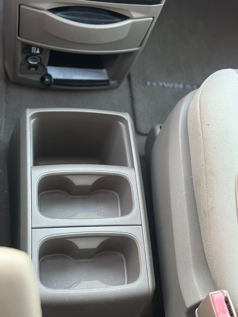 Photo 11 of this CHRYSLER TOWN & COUNTRY