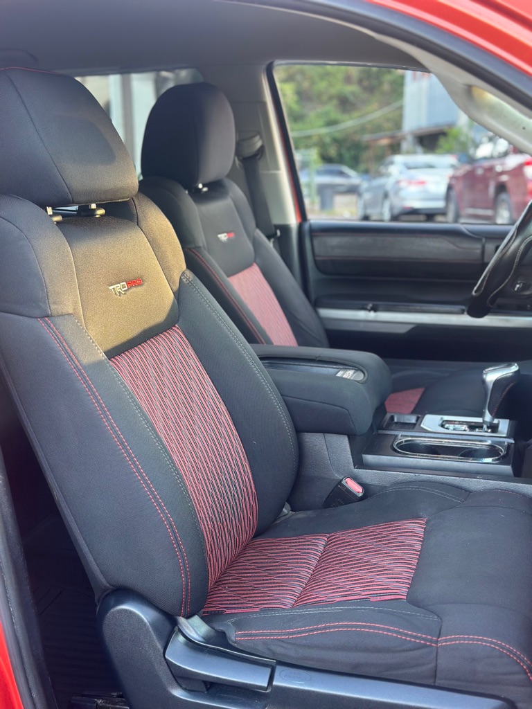 Photo 36 of this CHRYSLER TOWN & COUNTRY