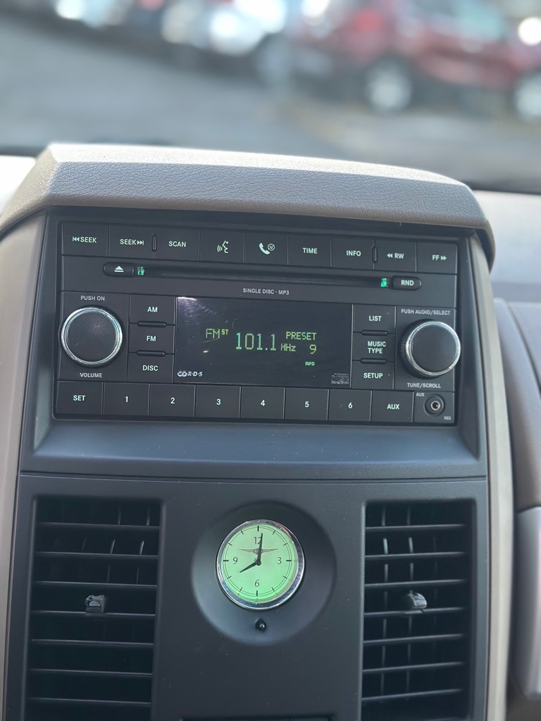 Photo 9 of this CHRYSLER TOWN & COUNTRY