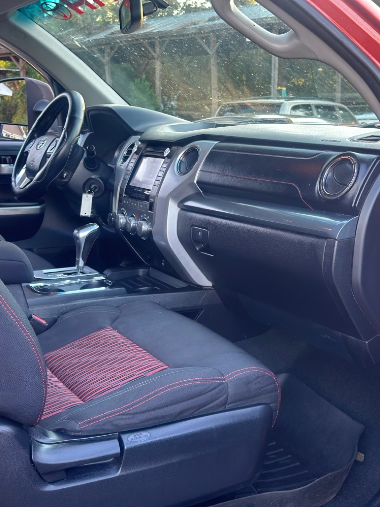 Photo 35 of this CHRYSLER TOWN & COUNTRY