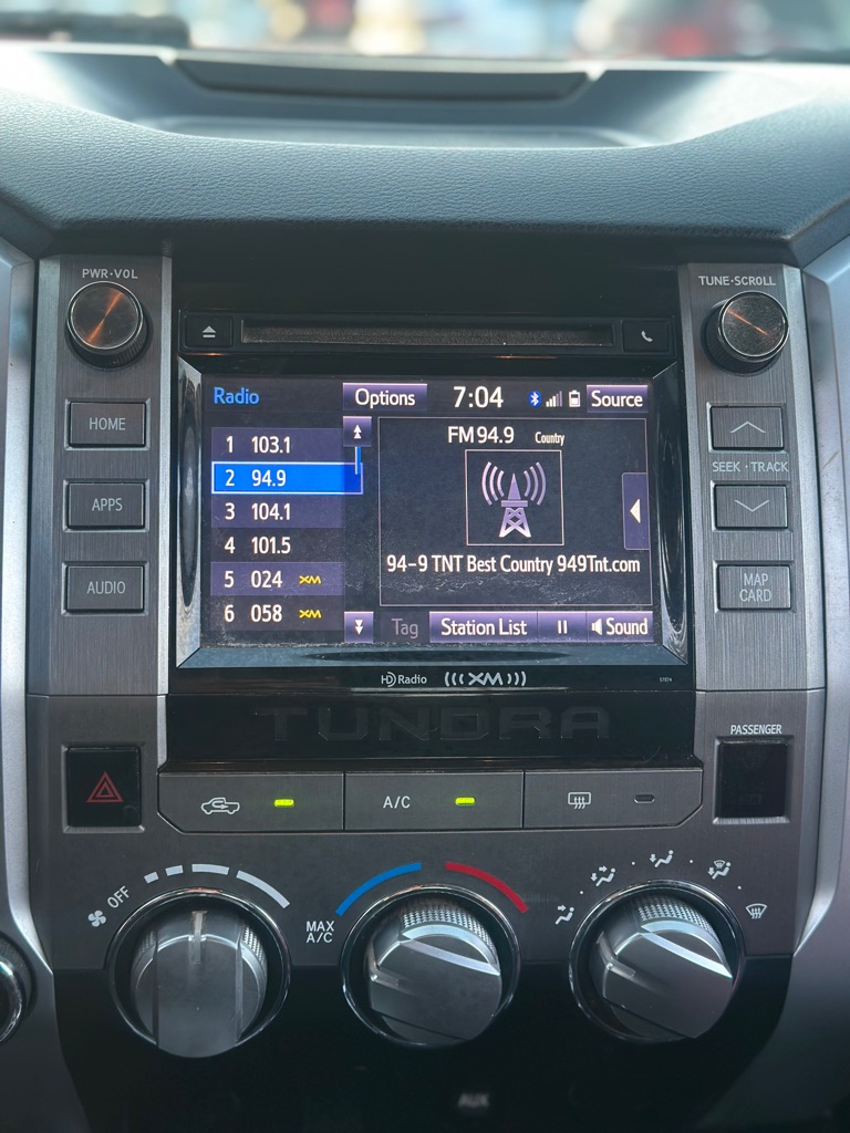 Photo 32 of this CHRYSLER TOWN & COUNTRY