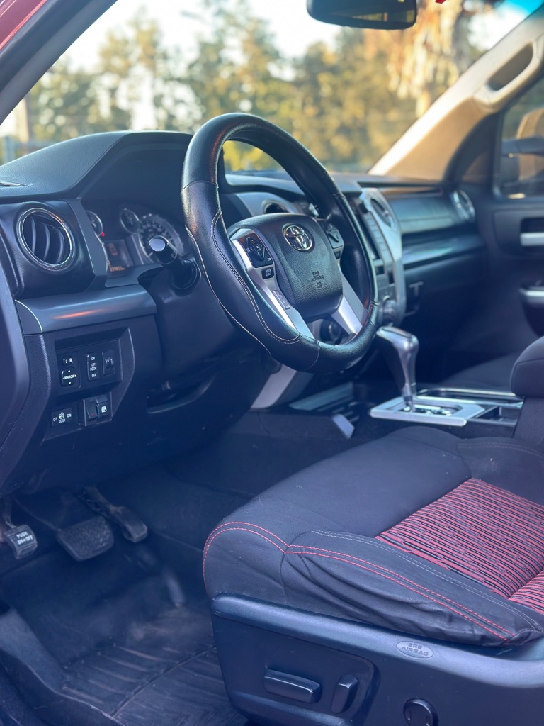 Photo 26 of this CHRYSLER TOWN & COUNTRY