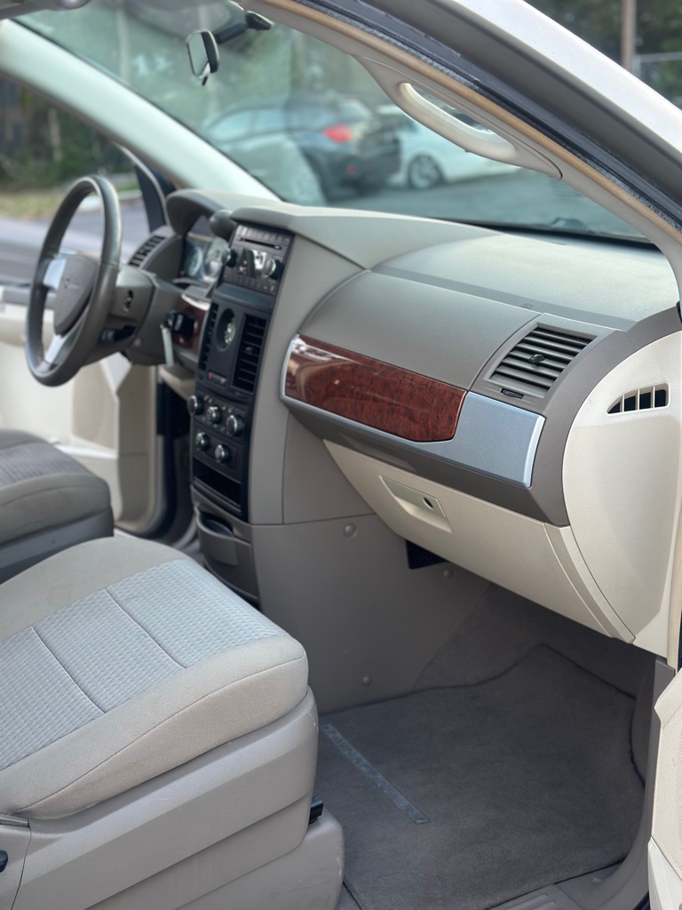 Photo 13 of this CHRYSLER TOWN & COUNTRY
