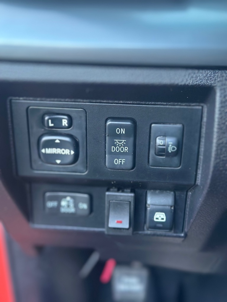 Photo 31 of this CHRYSLER TOWN & COUNTRY