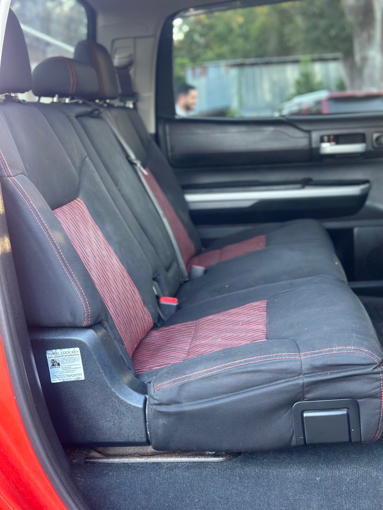 Photo 37 of this CHRYSLER TOWN & COUNTRY