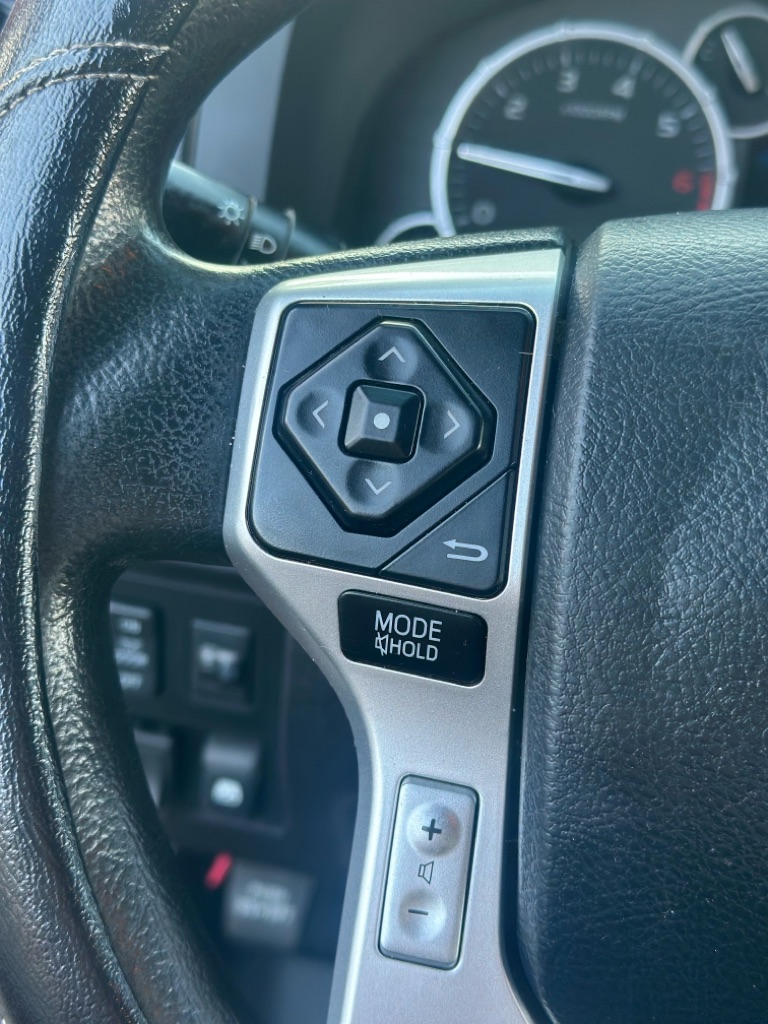 Photo 30 of this CHRYSLER TOWN & COUNTRY