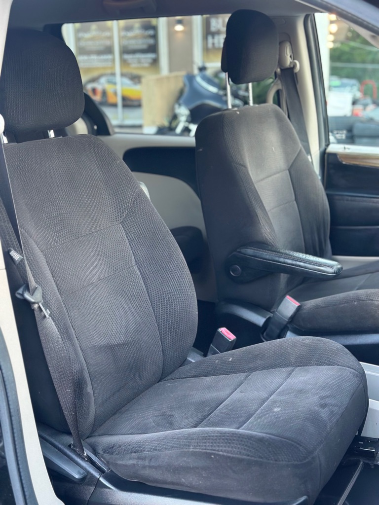 Photo 14 of this DODGE GRAND CARAVAN