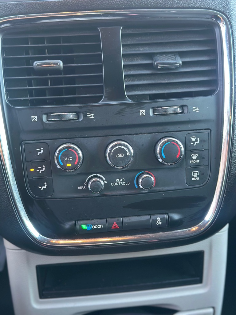 Photo 12 of this DODGE GRAND CARAVAN