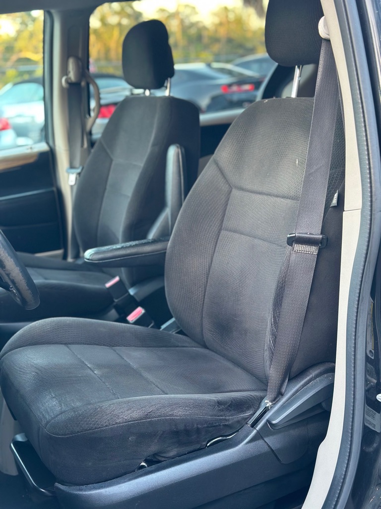 Photo 6 of this DODGE GRAND CARAVAN