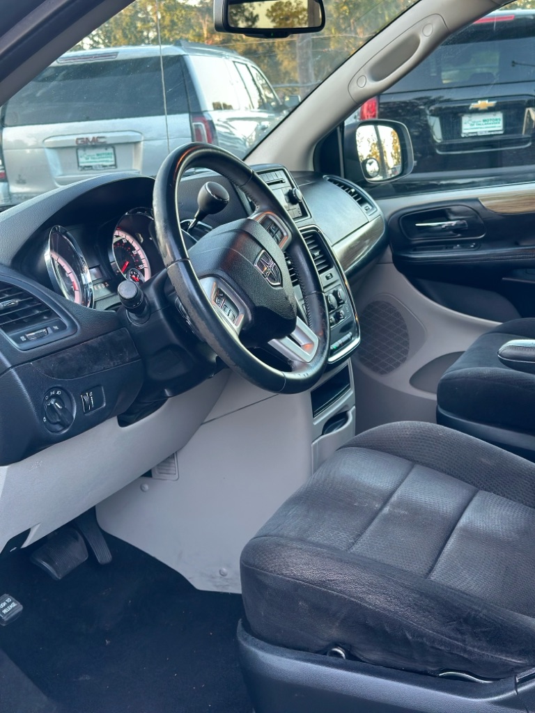 Photo 5 of this DODGE GRAND CARAVAN