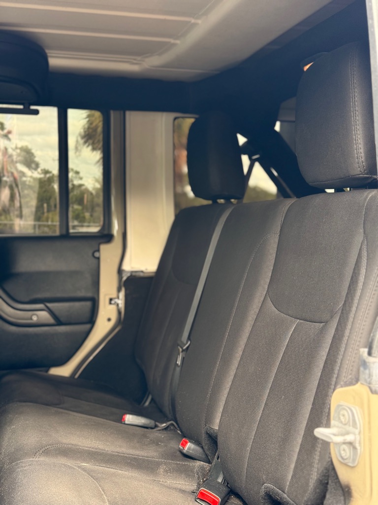 Photo 8 of this JEEP WRANGLER UNLIMI