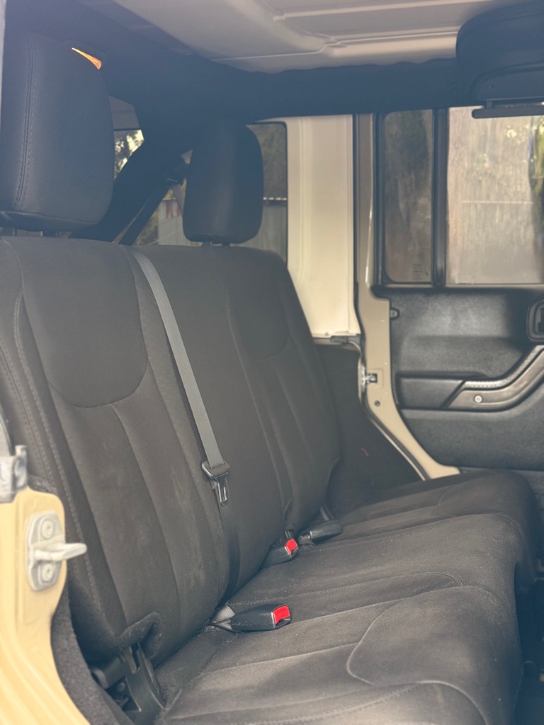 Photo 15 of this JEEP WRANGLER UNLIMI