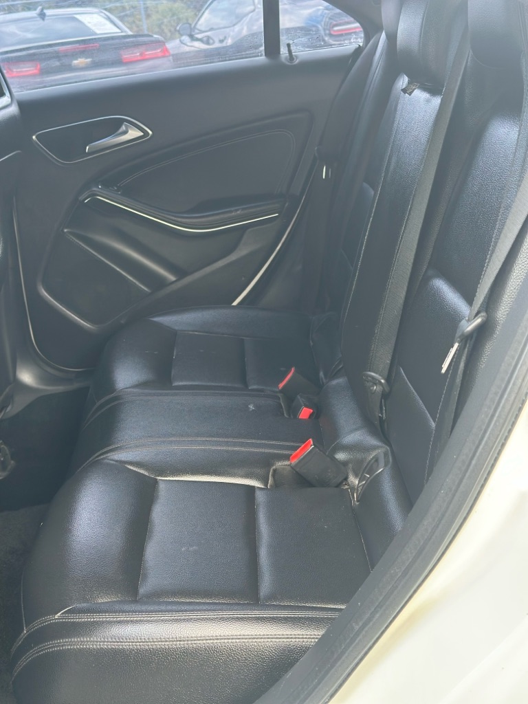 Photo 6 of this MERCEDES-BENZ CLA