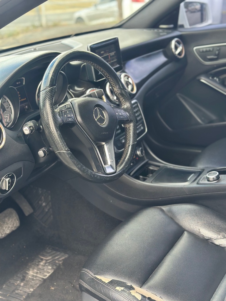 Photo 5 of this MERCEDES-BENZ CLA