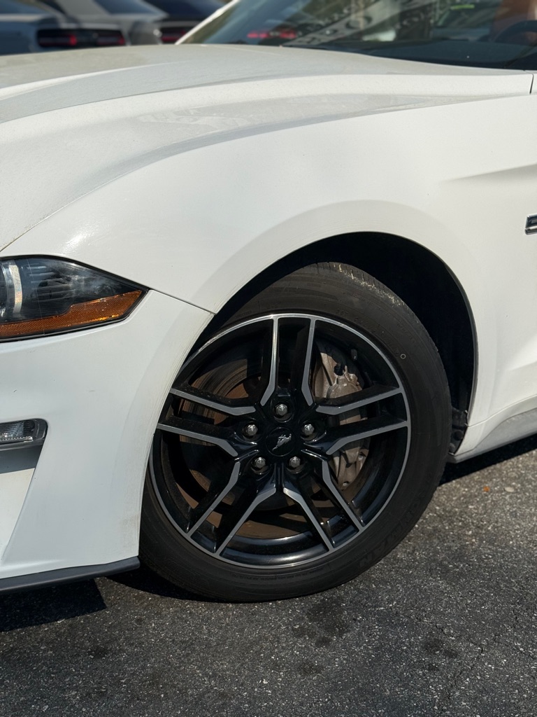Photo 2 of this FORD MUSTANG