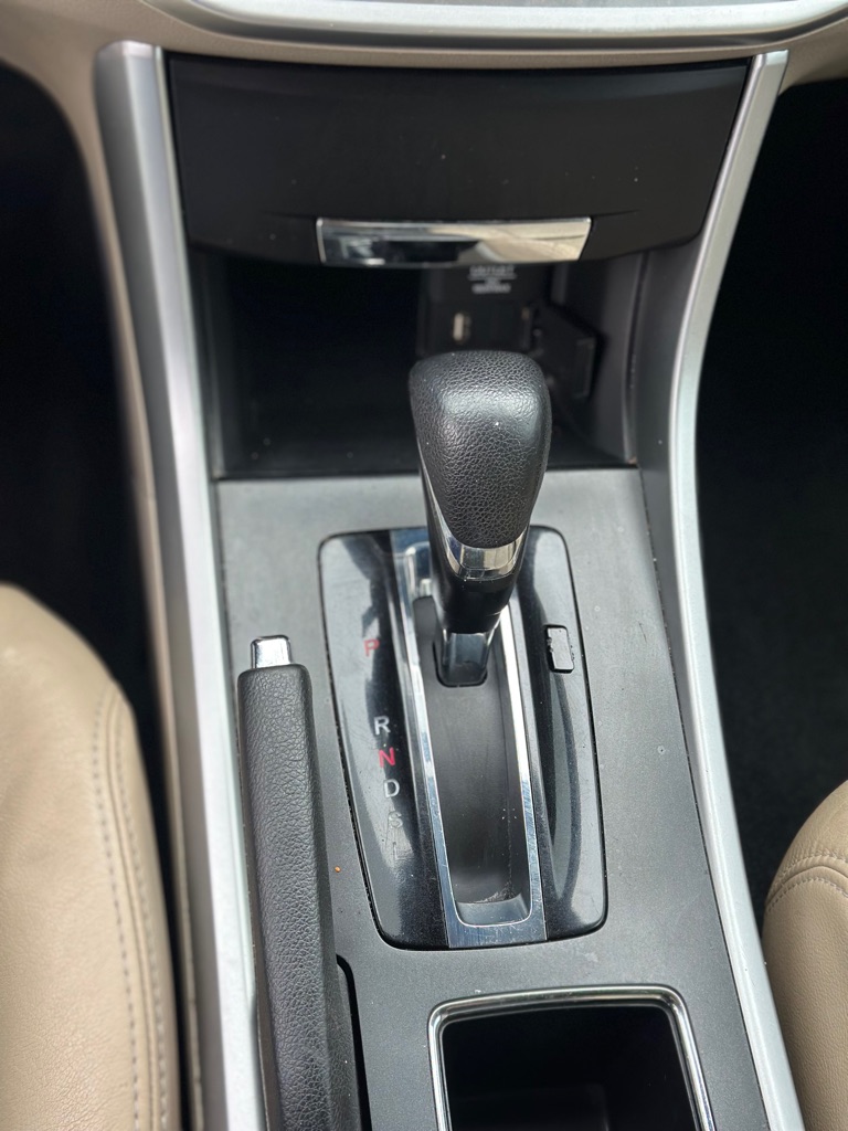 Photo 8 of this HONDA ACCORD