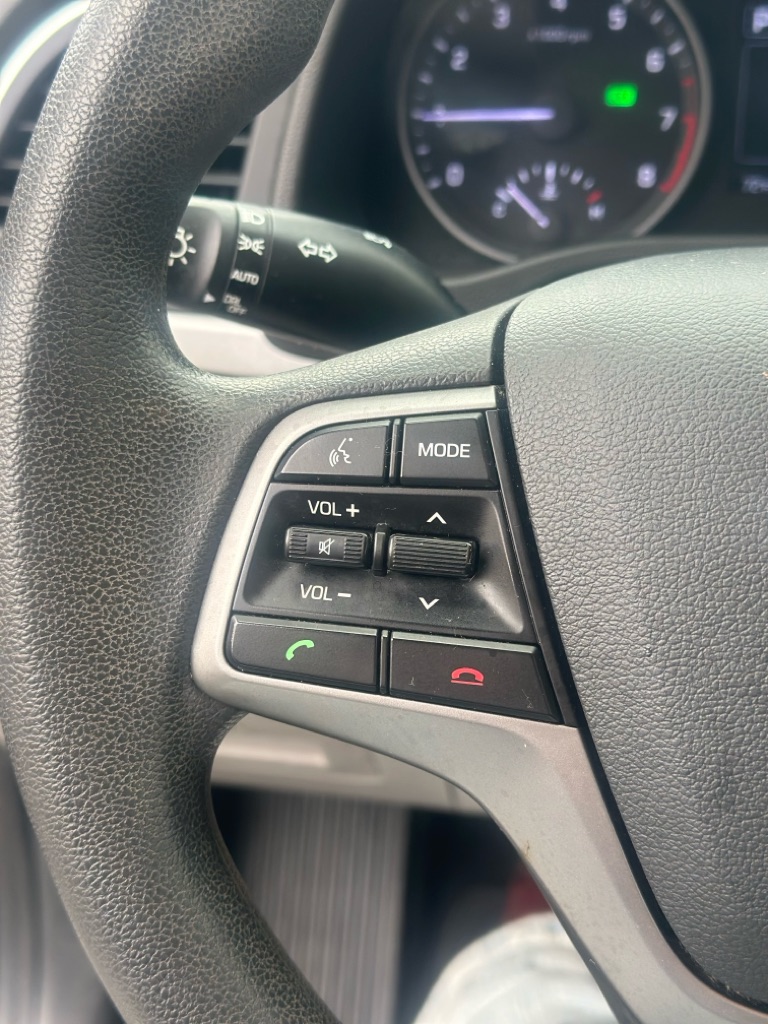 Photo 7 of this HYUNDAI ELANTRA