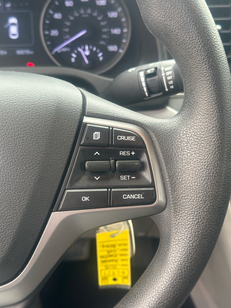 Photo 6 of this HYUNDAI ELANTRA