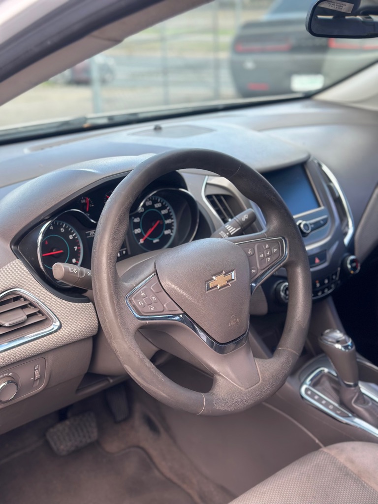 Photo 5 of this CHEVROLET CRUZE