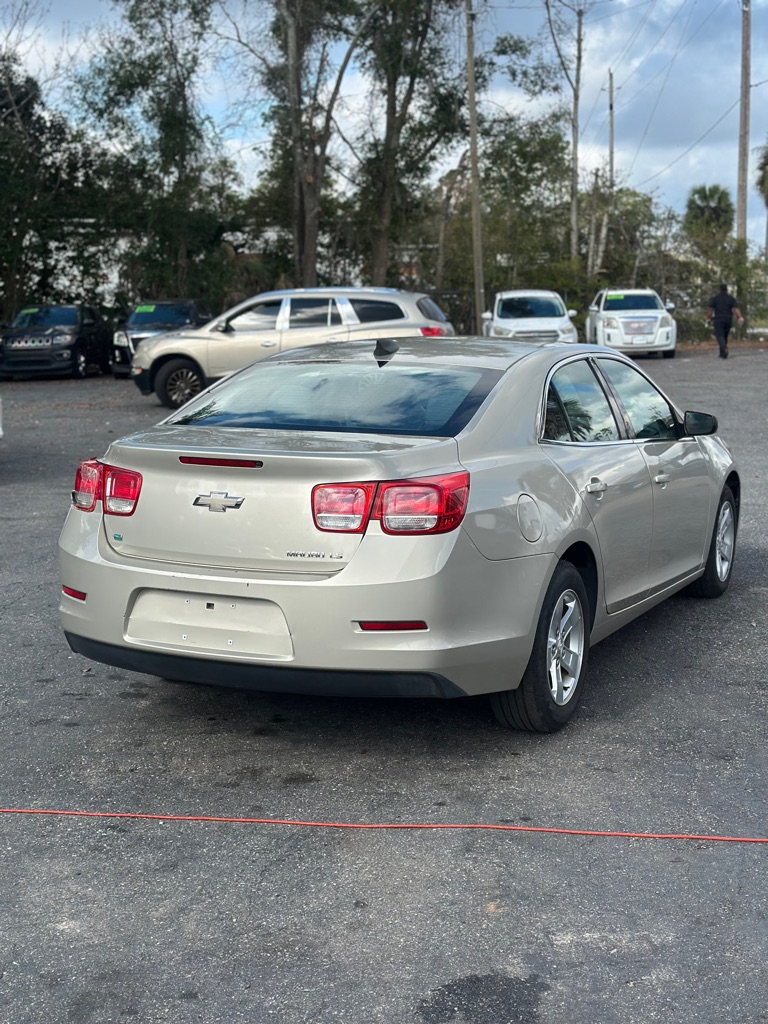 Photo 3 of this CHEVROLET MALIBU