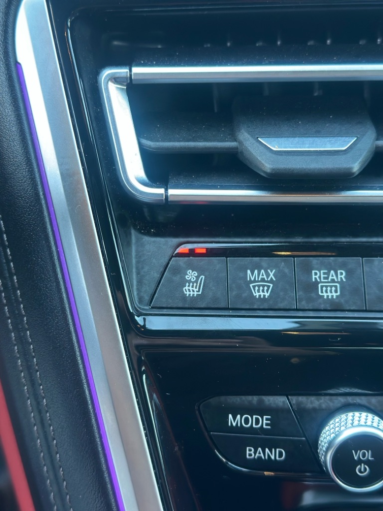 Photo 16 of this BMW 840XI