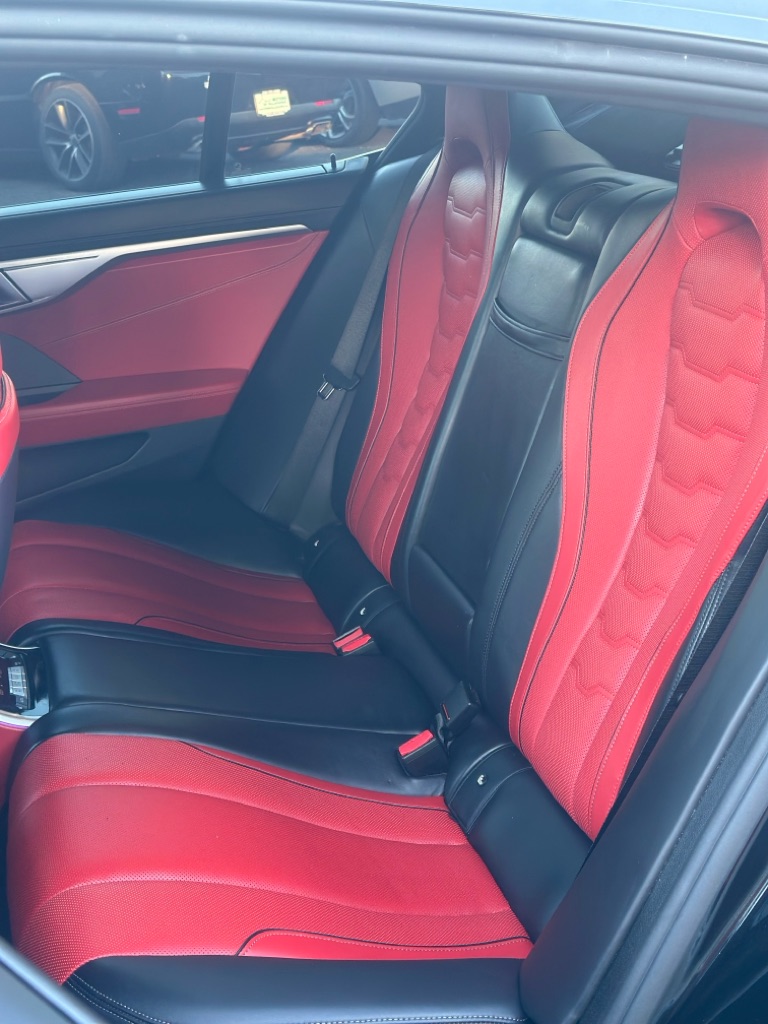 Photo 18 of this BMW 840XI