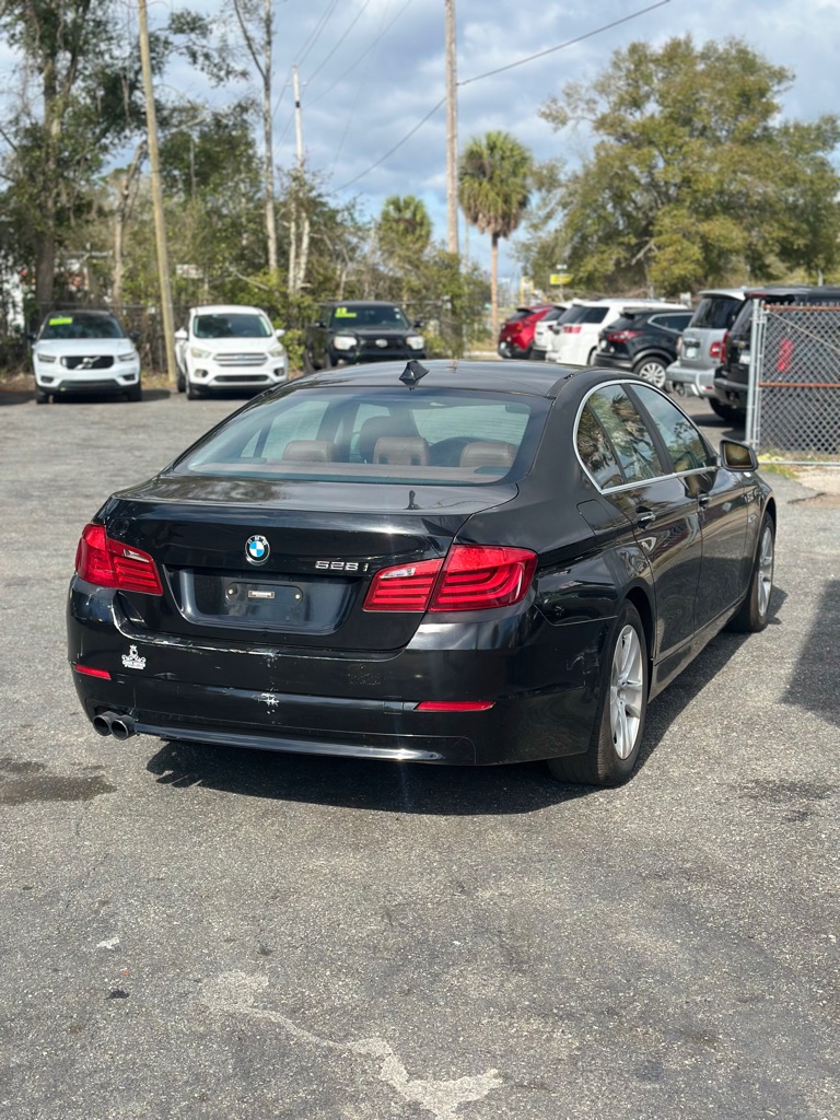 Photo 3 of this BMW 528
