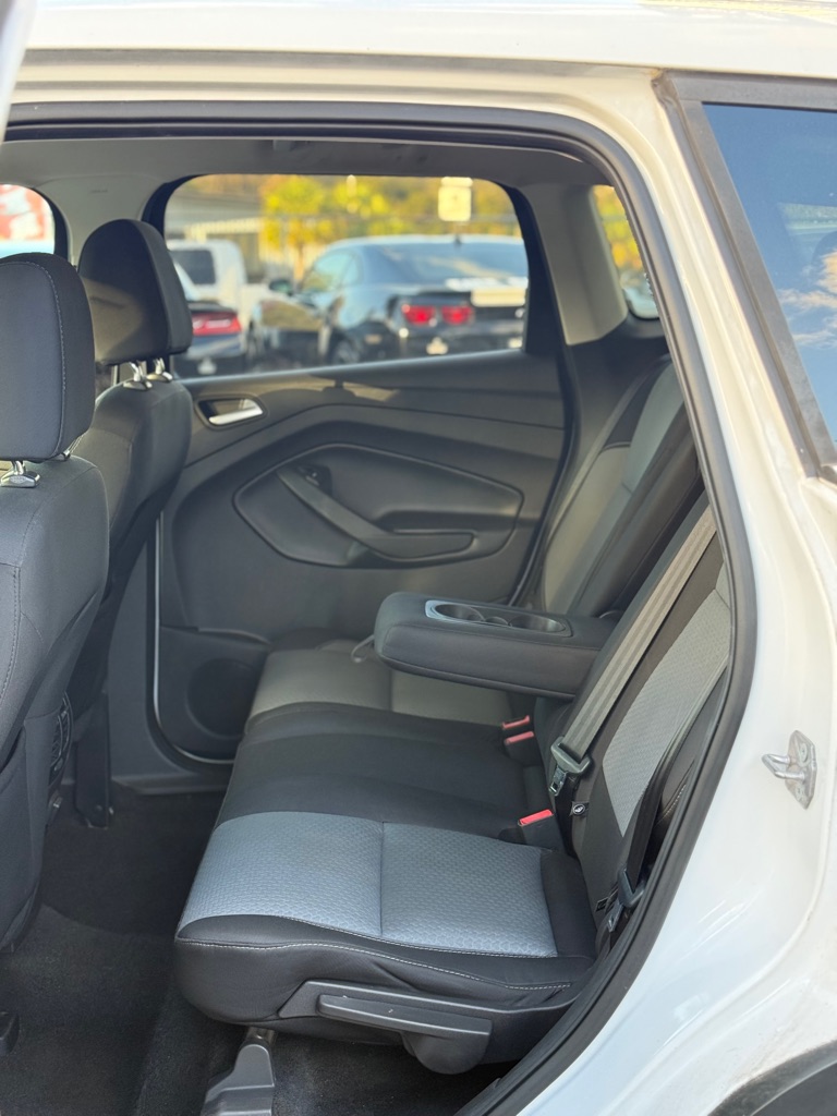 Photo 5 of this FORD ESCAPE