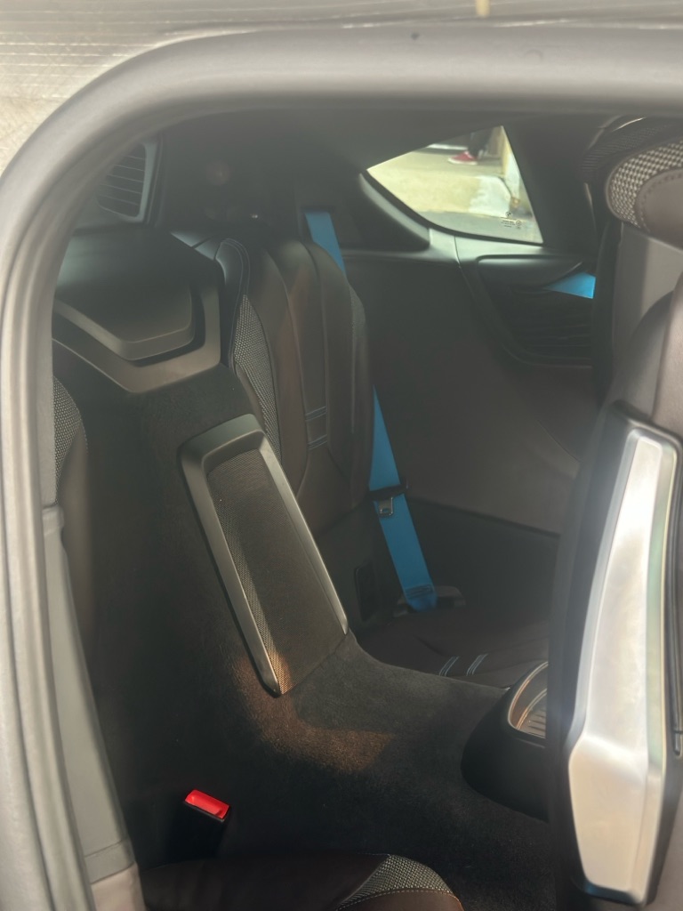 Photo 8 of this BMW I8