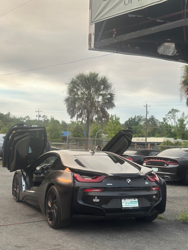 Photo 3 of this BMW I8