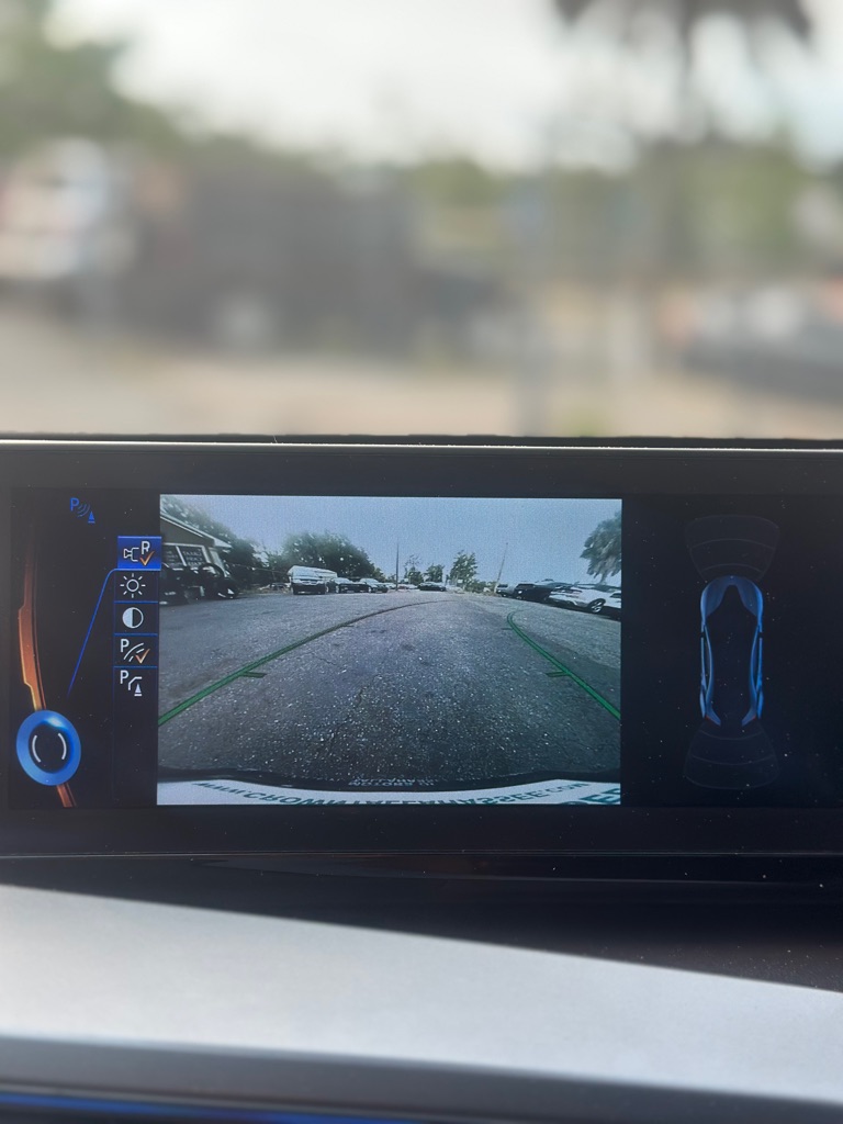 Photo 9 of this BMW I8