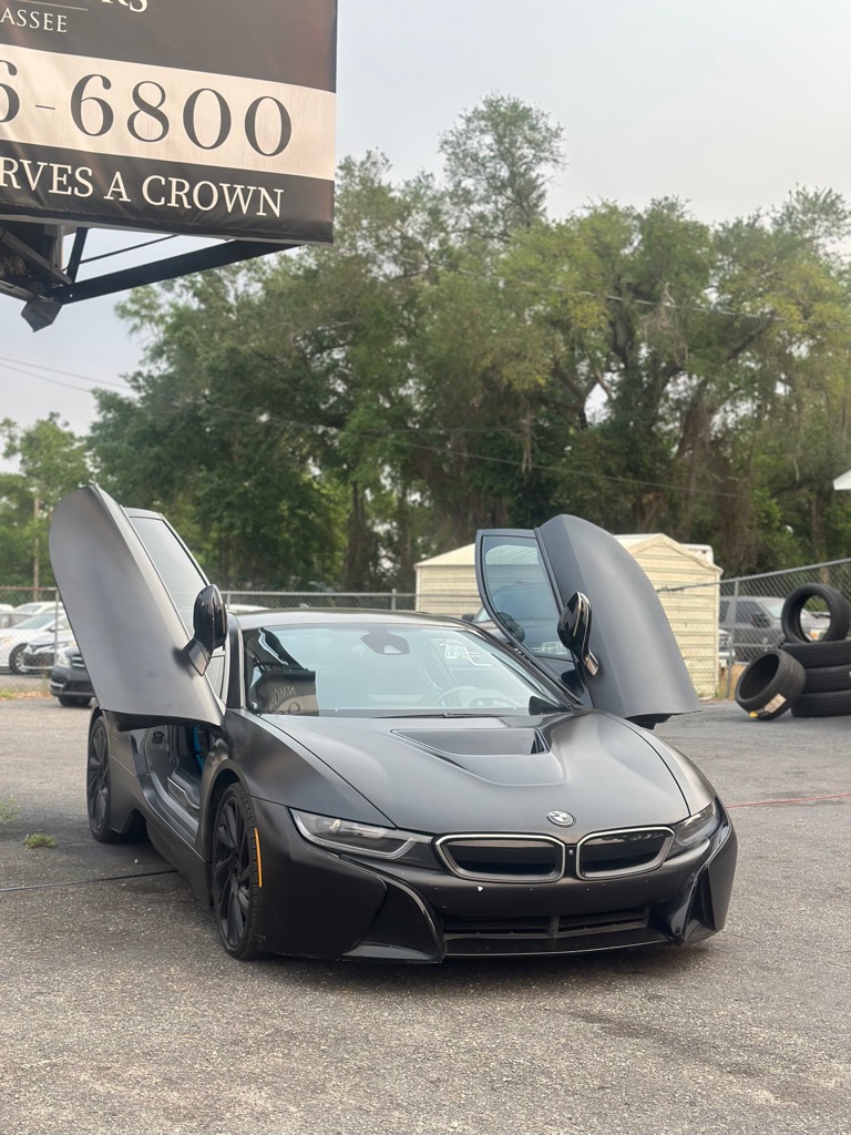 Photo 2 of this BMW I8