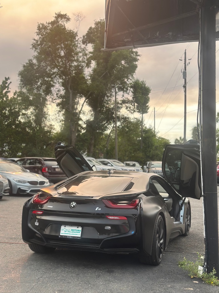 Photo 4 of this BMW I8