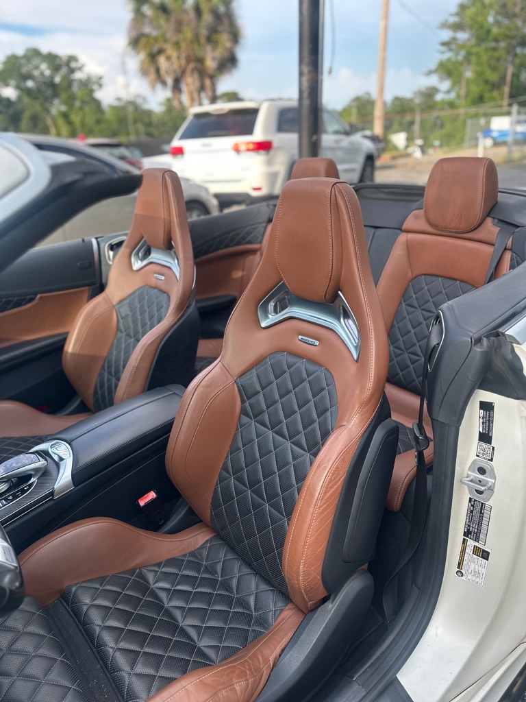 Photo 11 of this MERCEDES-BENZ C-CLASS
