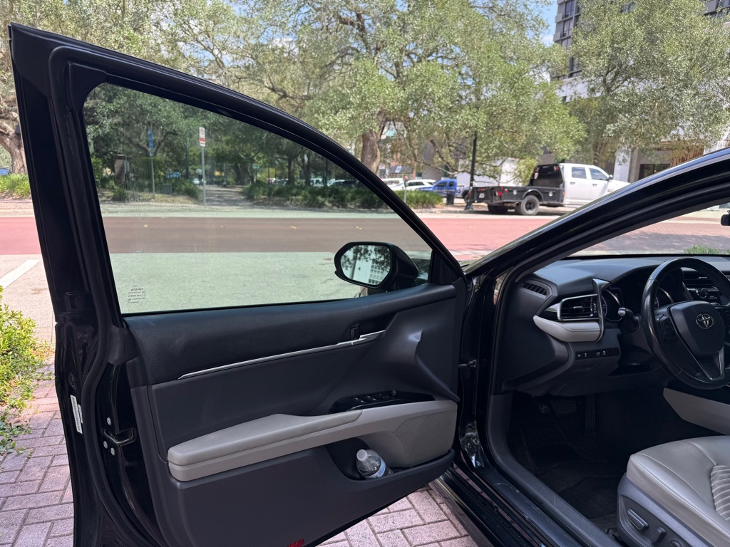 Photo 8 of this TOYOTA CAMRY